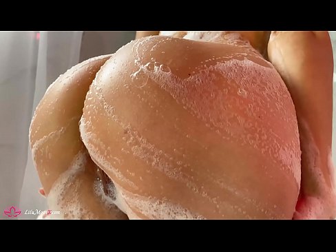 ❤️ Brunette Masturbates Pussy com Vibrador para Orgasmo Intenso no Chuveiro ❤❌ Porno fodido em nós ﹏