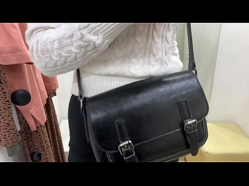 ❤️ Masturbação pública da jovem cadela FeralBerry com um dildo no provador ❤❌ Porno fodido em nós ﹏